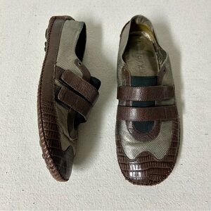 Taryn Rose Flats Womens 7 Brown & Silver